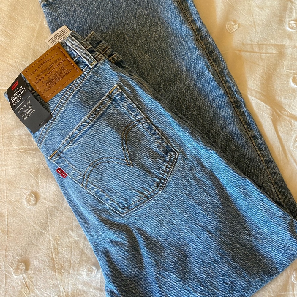 Levi’s High waisted Ribcage Straight Ankle Jeans size 28x29